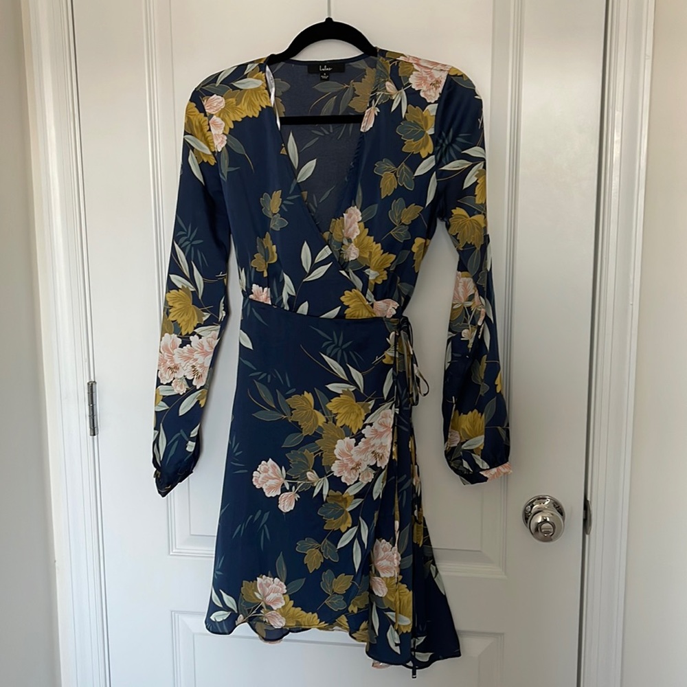 Lulus love is life navy blue floral print satin wrap dress